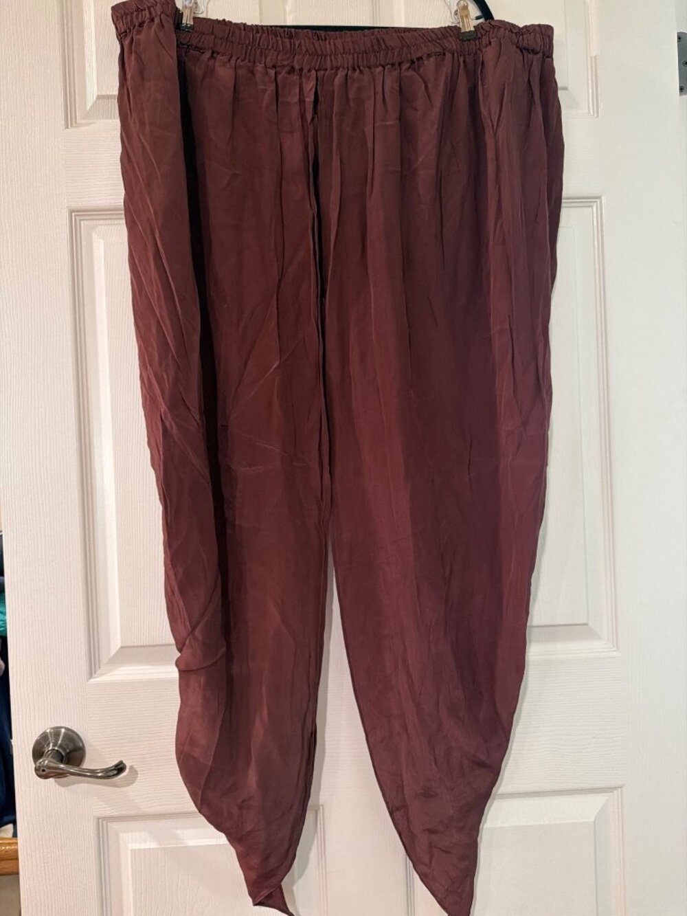 Loose-Fit Maroon Harem Pants With Elastic Waist And Draped Design